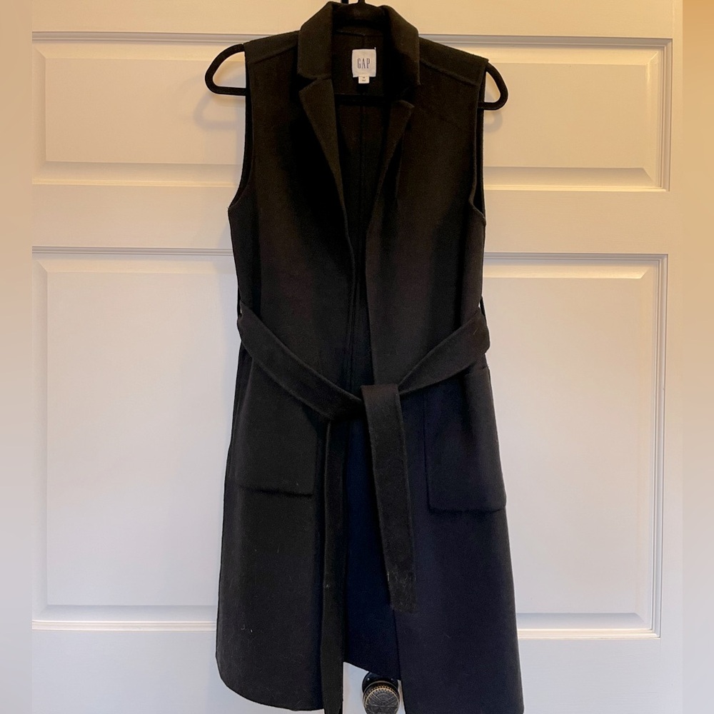 GAP Women's Black Sleeveless Coat